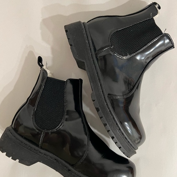 3/$25🎈Forever 21 Chelsea boots size 5.5 - Picture 4 of 7